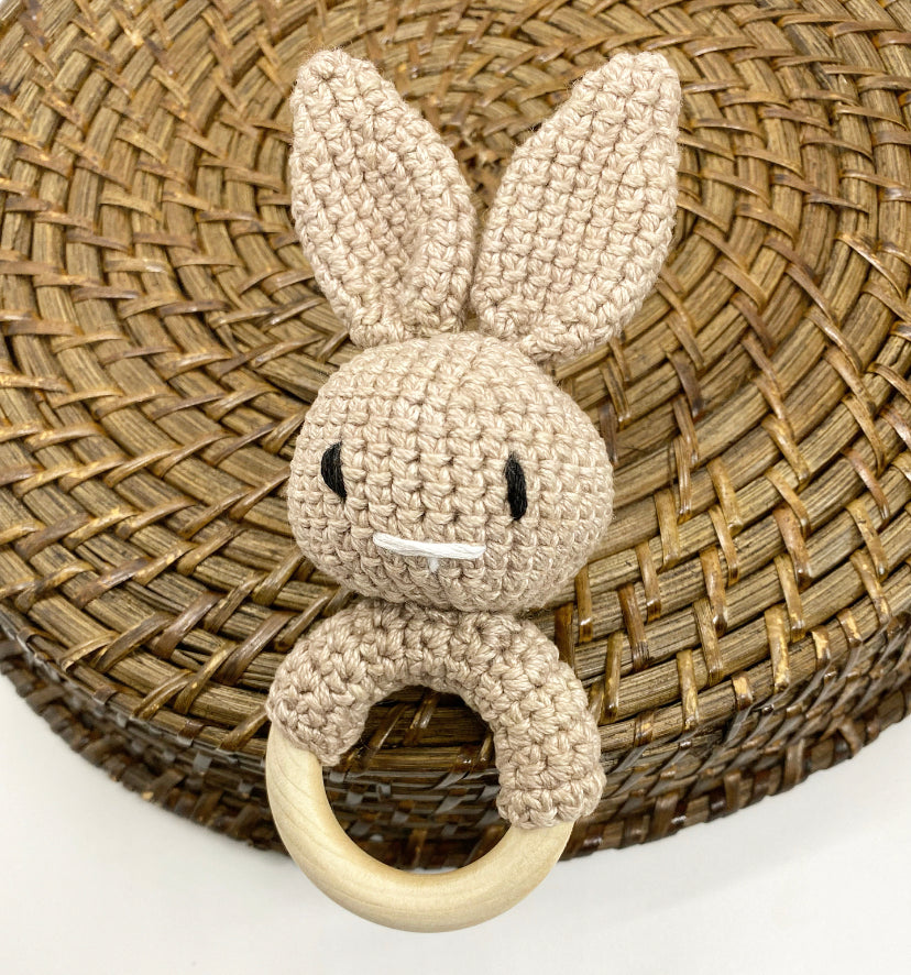 Hochet lapin couleur taupe